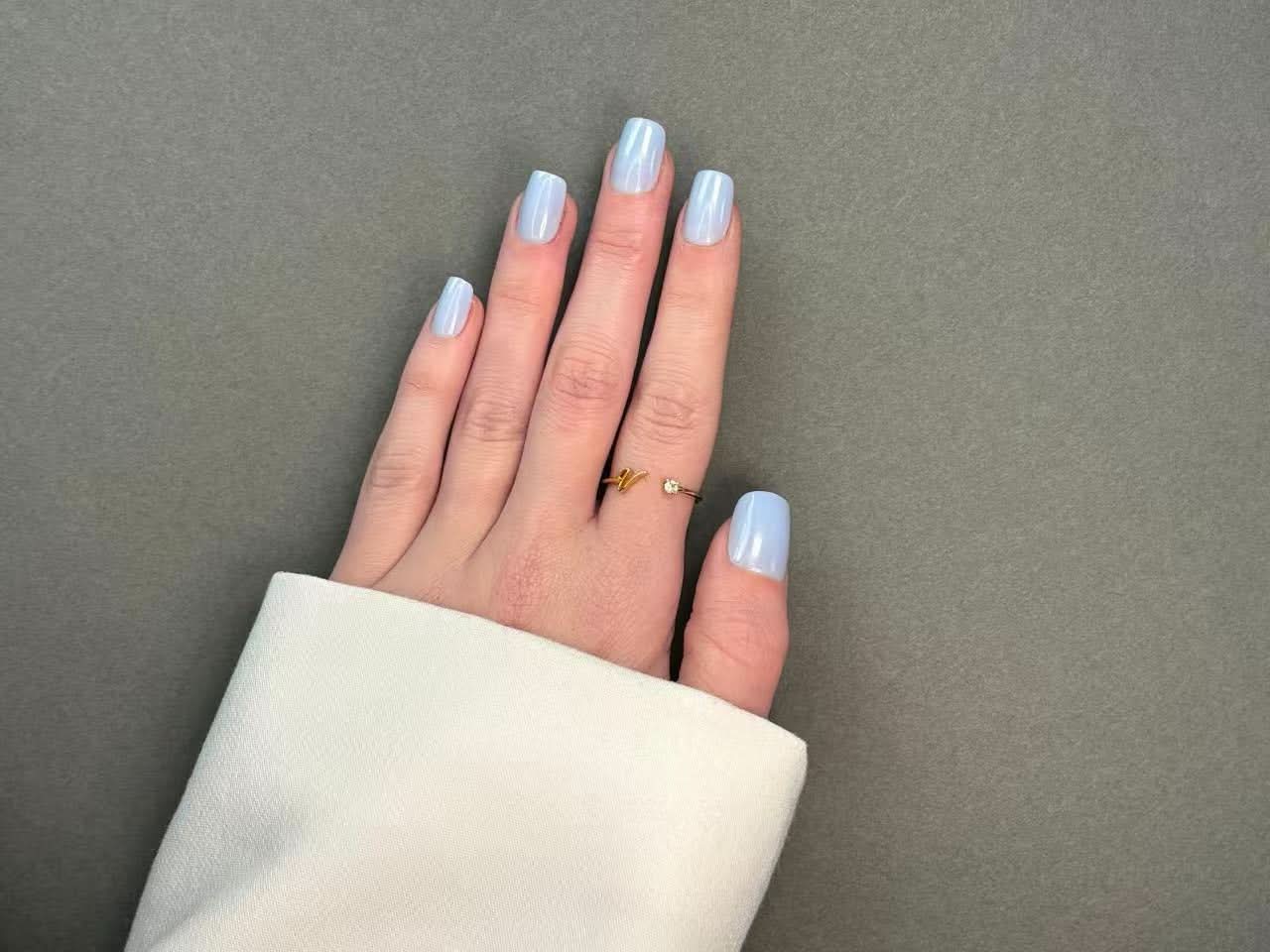 faux ongles bleu pastel