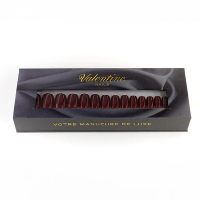 faux ongle rouge bordeaux