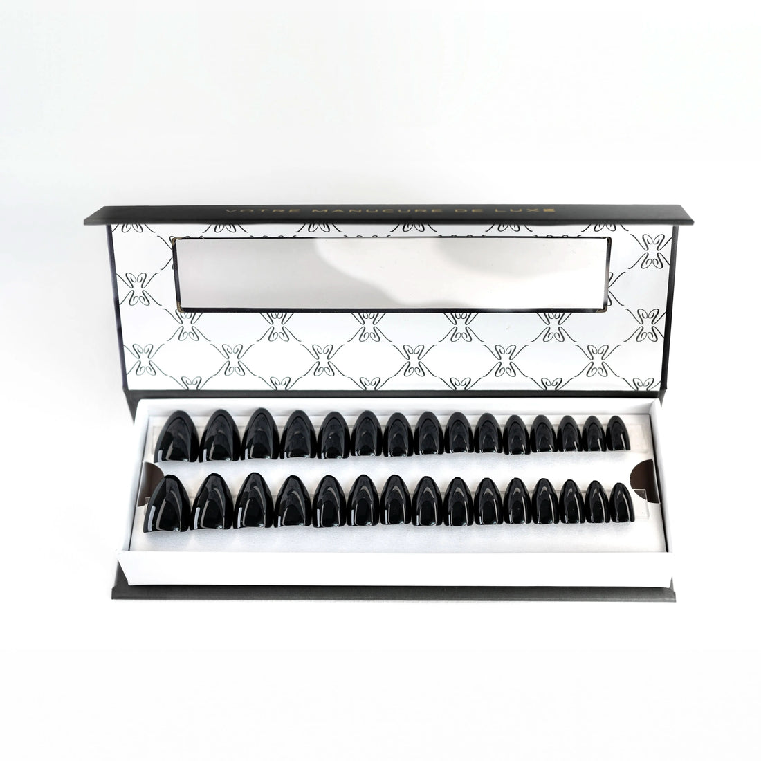 faux ongle noir brillant